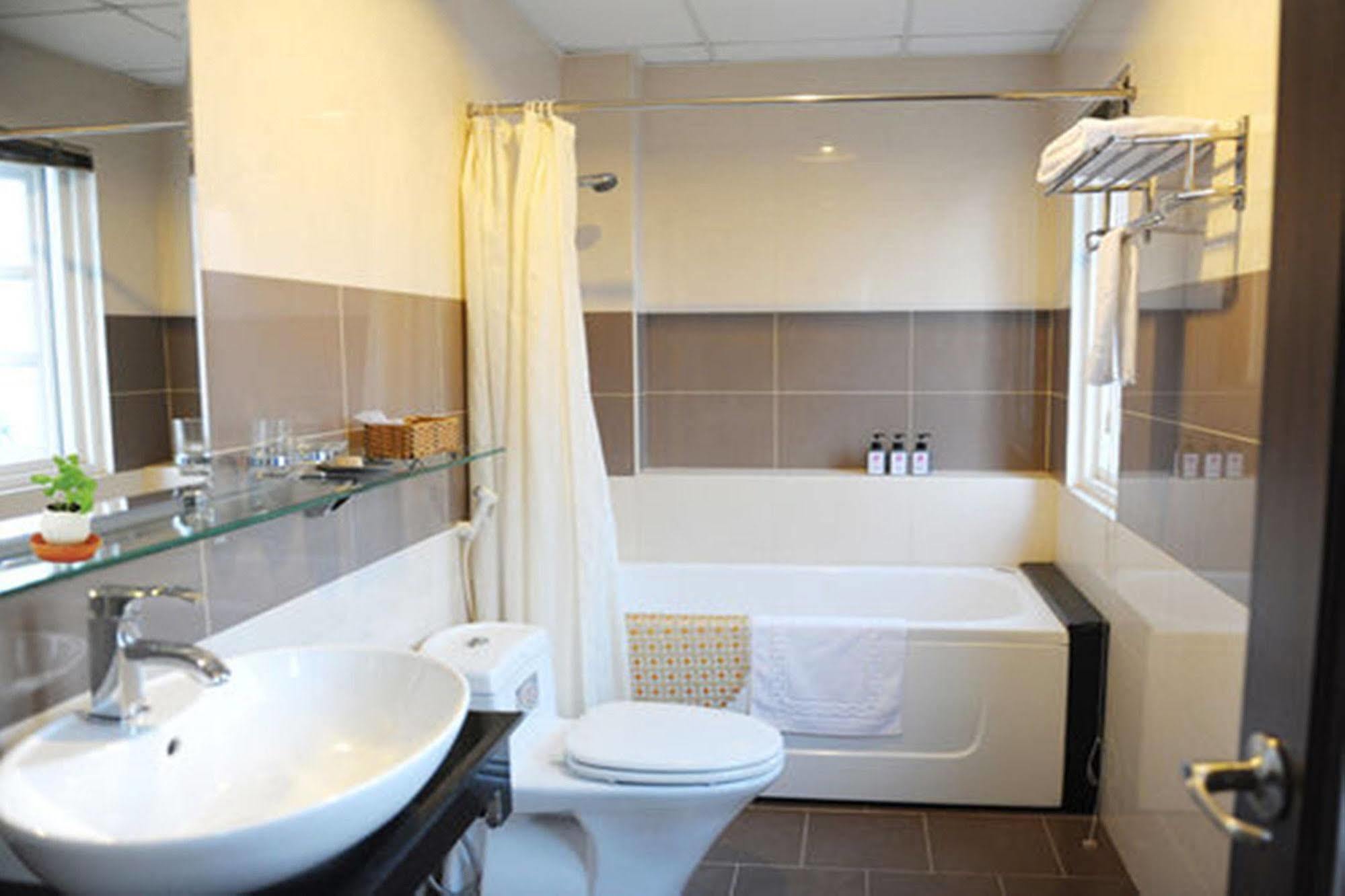 Thuy Sakura Hotel & Serviced Apartment Ho-Chi-Minh-Stadt Exterior foto