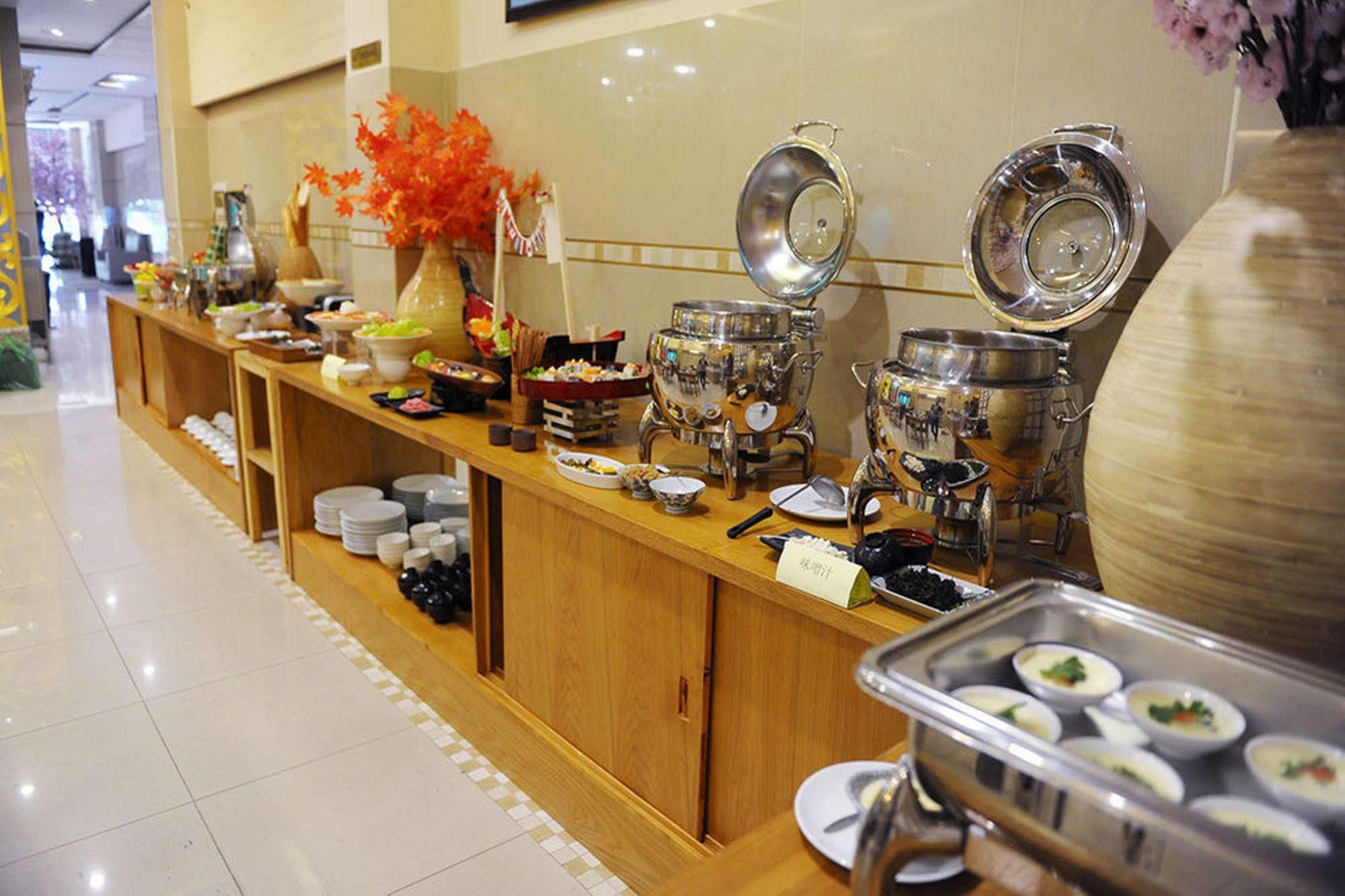 Thuy Sakura Hotel & Serviced Apartment Ho-Chi-Minh-Stadt Exterior foto